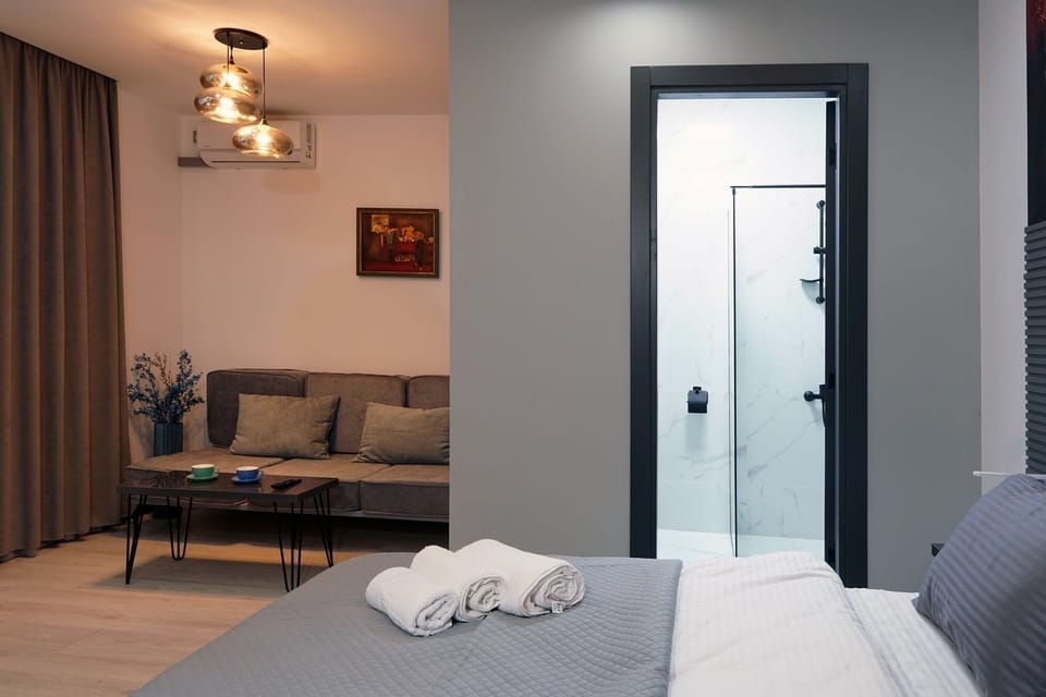 Deluxe Room, Garden View | Laptop workspace, iron/ironing board, free WiFi