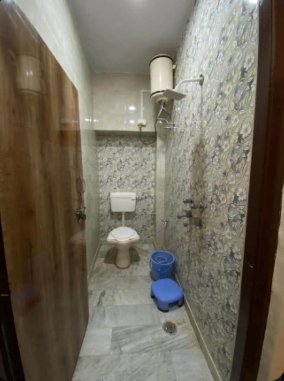 Deluxe Room | Bathroom | Shower, free toiletries, towels, soap