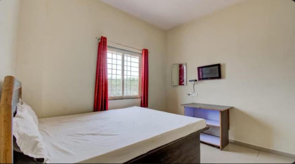 Standard Room | Iron/ironing board, bed sheets