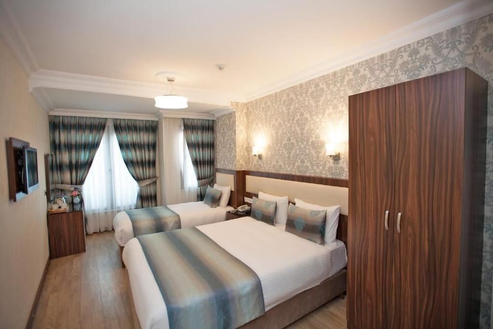 Hypo-allergenic bedding, minibar, in-room safe, desk