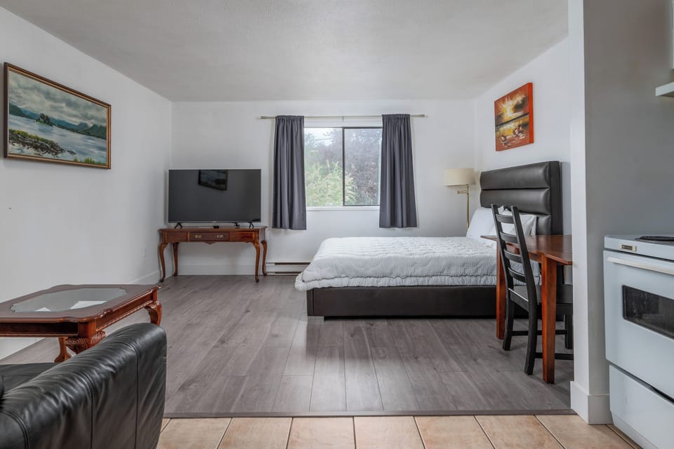Deluxe Suite, 1 Bedroom, Non Smoking | Soundproofing, free WiFi, bed sheets