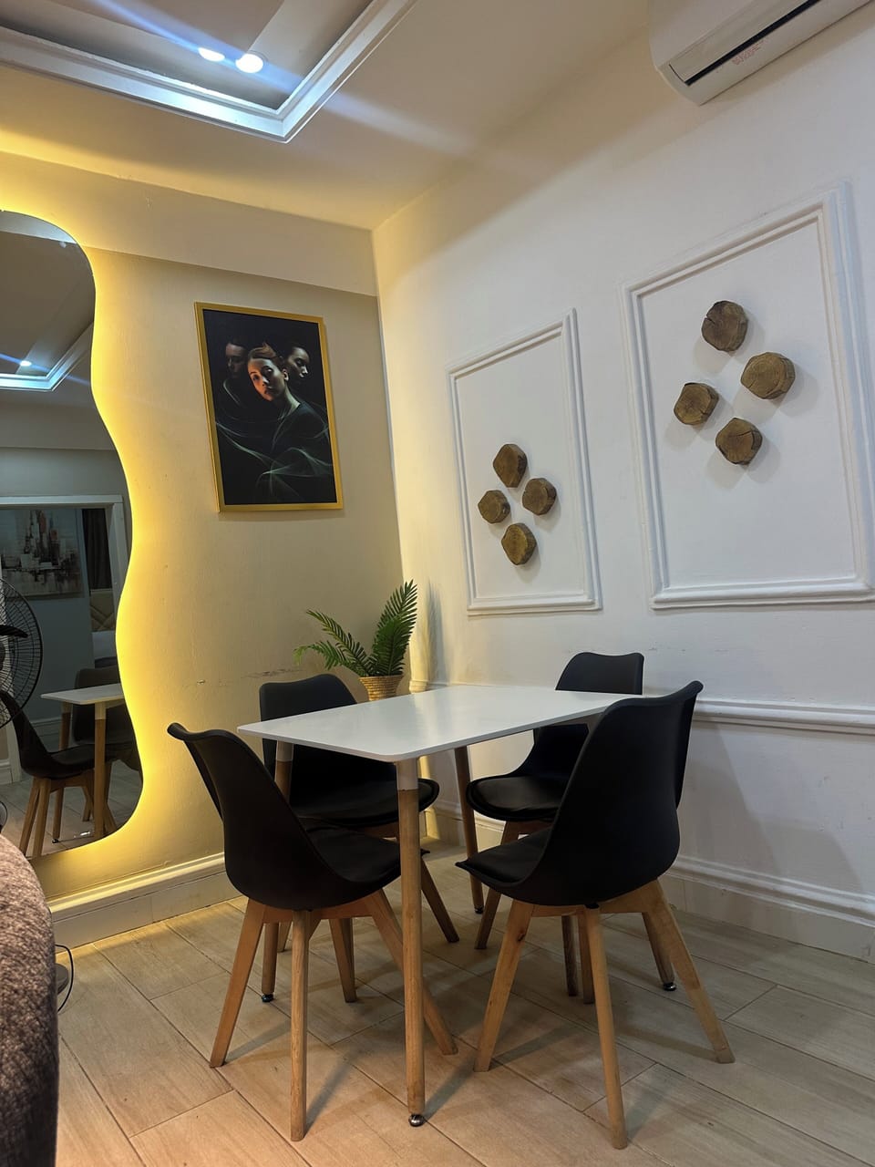 Deluxe Apartment, Balcony, City View | In-room dining