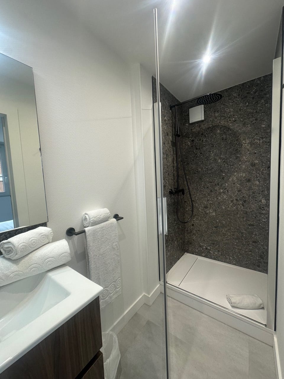 Superior Double Room, City View | Bathroom | Towels