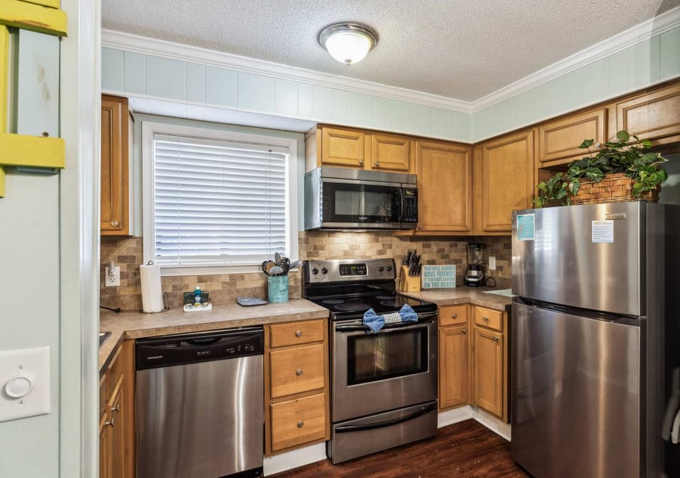 Prepare your favorite meals in the full kitchen 