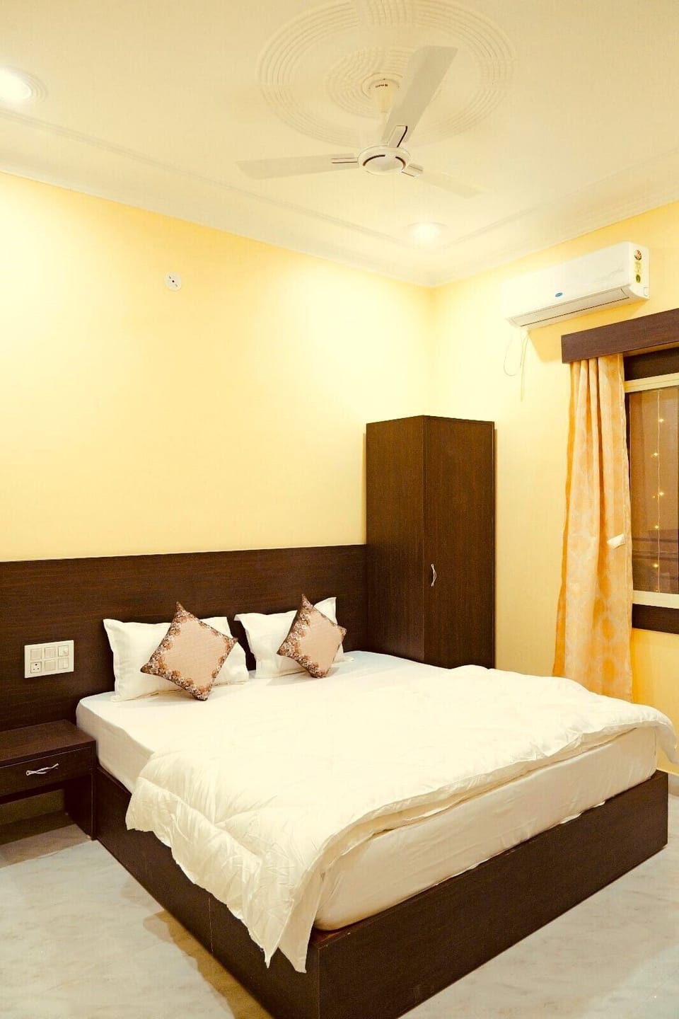 Rollaway beds, bed sheets