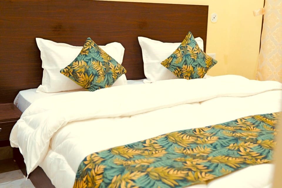 Superior Double Room | Rollaway beds, bed sheets