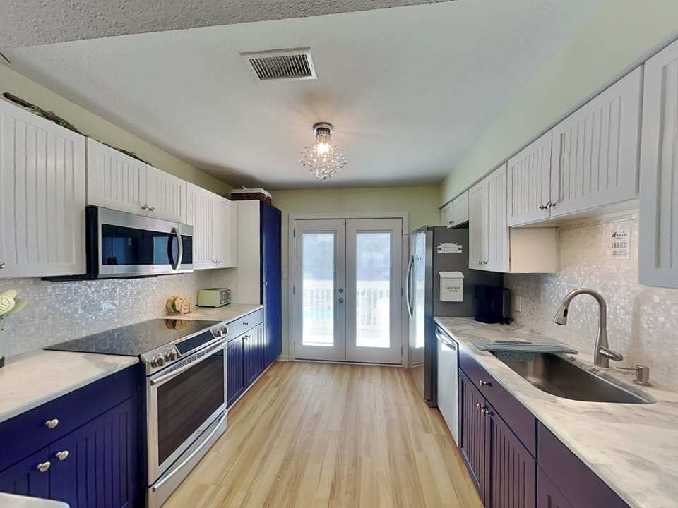 Fully Equipped Kitchen - Stainless Steel Appliances - First Floor