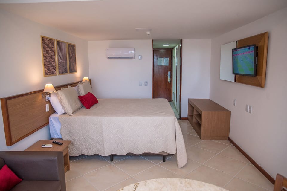 Standard Room | Minibar, in-room safe, bed sheets