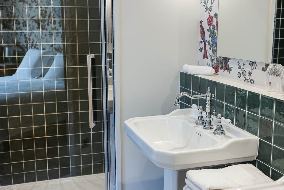 Château Sénéjac - Le Pian Médoc - Salle de bain - Les Oiseaux