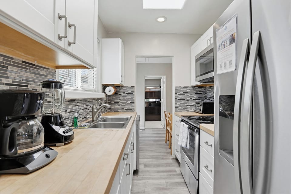 House, Multiple Beds, Patio, City View | Private kitchen | Coffee/tea maker