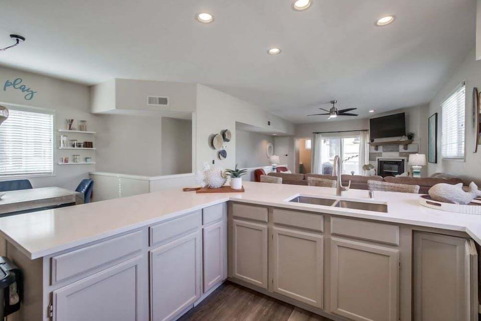 Apartment, Multiple Beds, Balcony, Ocean View | Private kitchen | Coffee/tea maker