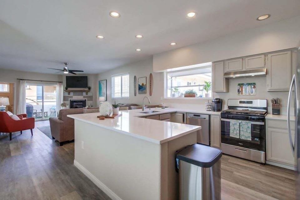 Apartment, Multiple Beds, Balcony, Ocean View | Private kitchen | Coffee/tea maker