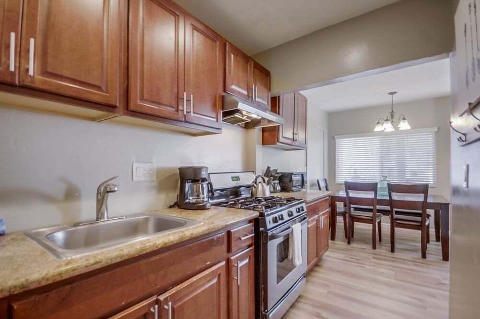 Cottage, Multiple Beds, Patio, City View | Private kitchen | Coffee/tea maker