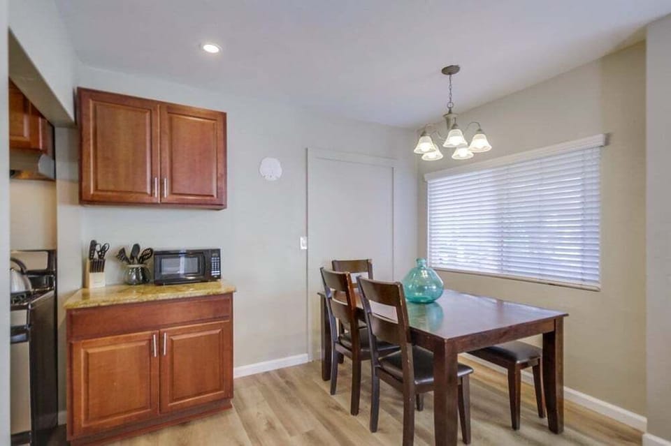 Cottage, Multiple Beds, Patio, City View | Private kitchen | Coffee/tea maker