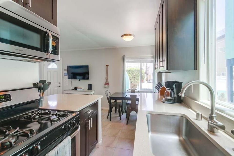 Apartment, Multiple Beds, Patio, Ocean View | Private kitchen | Coffee/tea maker