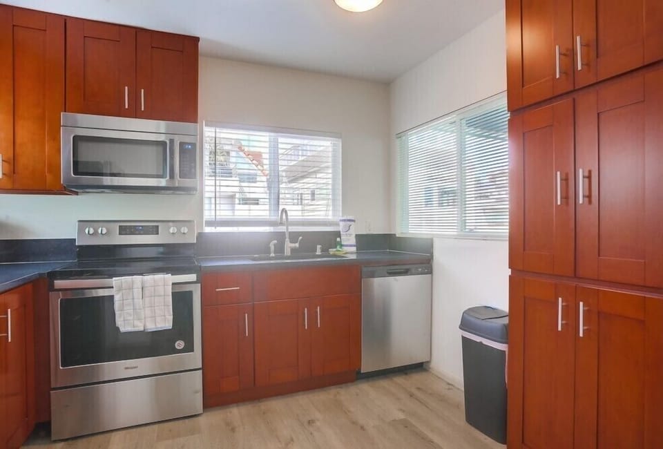 Apartment, Multiple Beds, Balcony, Partial Ocean View | Private kitchen | Coffee/tea maker