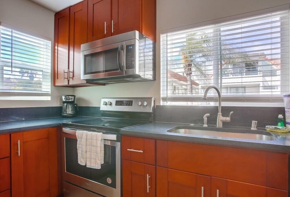 Apartment, Multiple Beds, Hot Tub, Partial Ocean View | Private kitchen | Coffee/tea maker