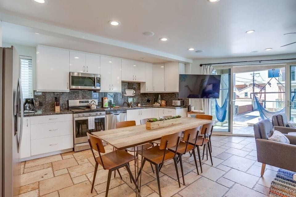 Apartment, Multiple Beds, Hot Tub, Ocean View | Private kitchen | Coffee/tea maker