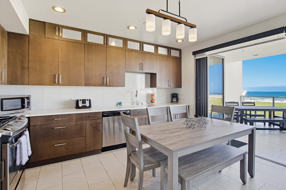 Condo, Multiple Beds, Balcony, Ocean View | Private kitchen | Coffee/tea maker