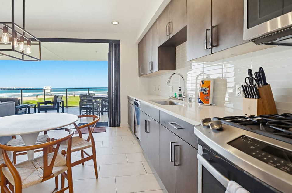 Condo, 2 Queen Beds, Balcony, Ocean View | Private kitchen | Coffee/tea maker