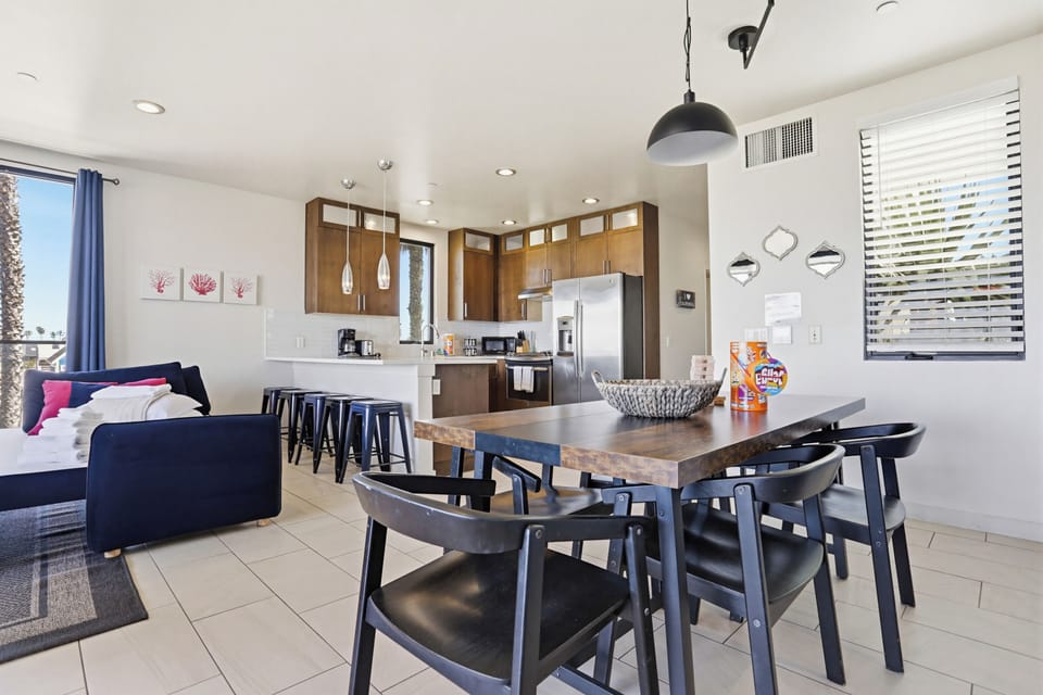 Condo, Multiple Beds, Balcony, Ocean View | Dining