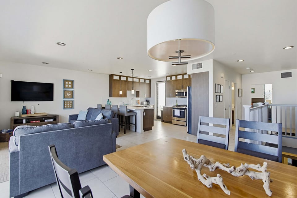 Condo, Multiple Beds, Balcony, Ocean View | Living area