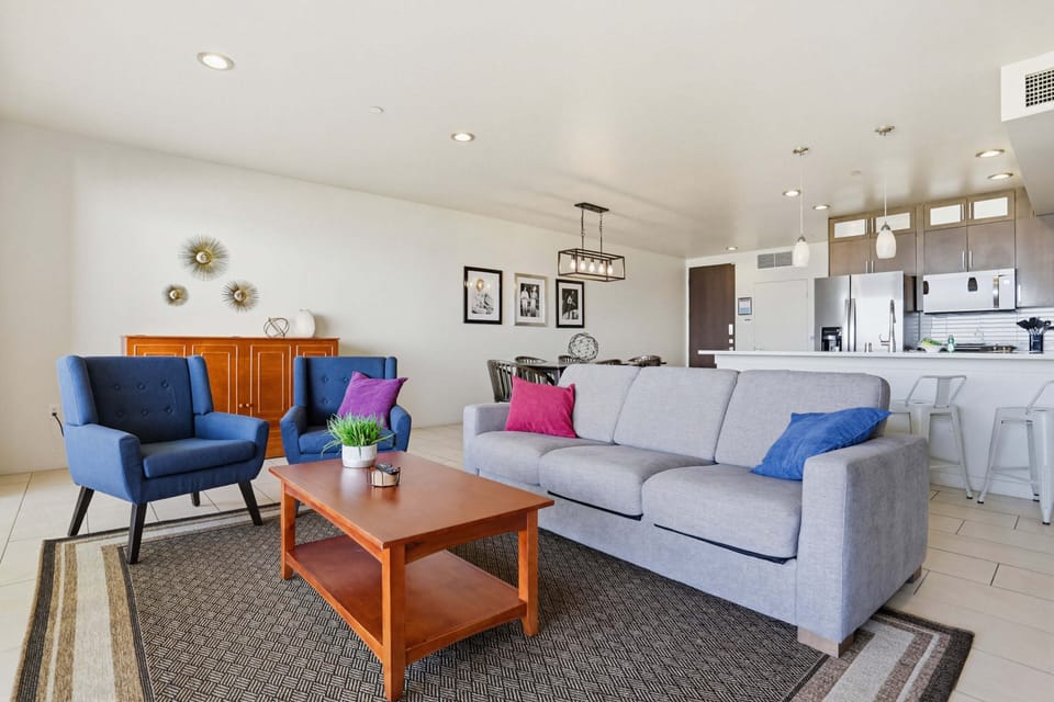 Condo, Multiple Beds, Balcony, Beach View | Living area