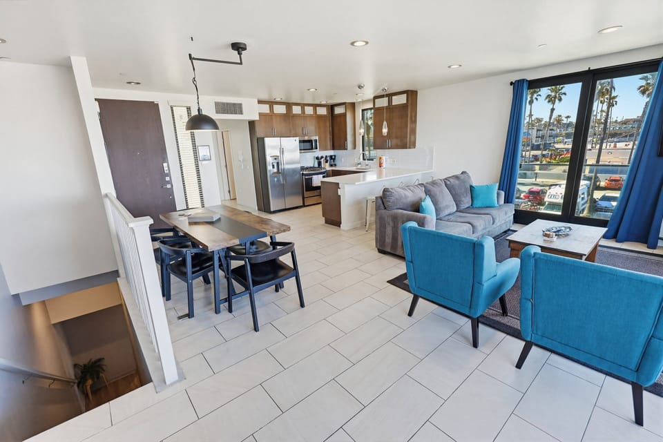 Condo, Multiple Beds, Balcony, Beach View | Interior