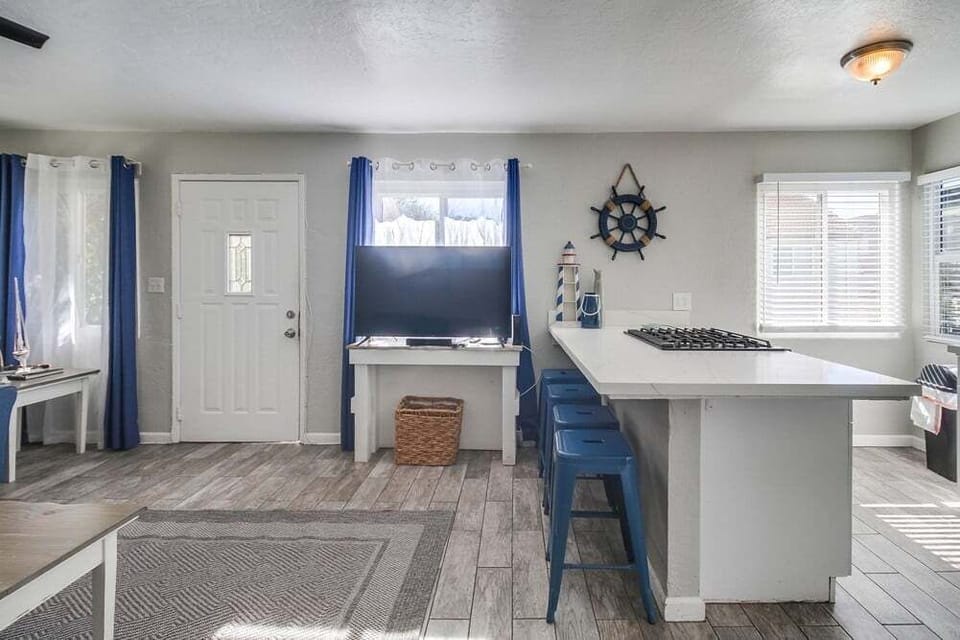House, Multiple Beds, Hot Tub, Ocean View | Interior