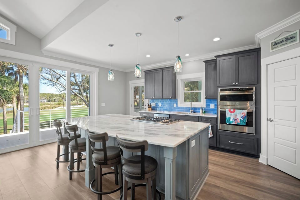 Kitchen with Island Seating