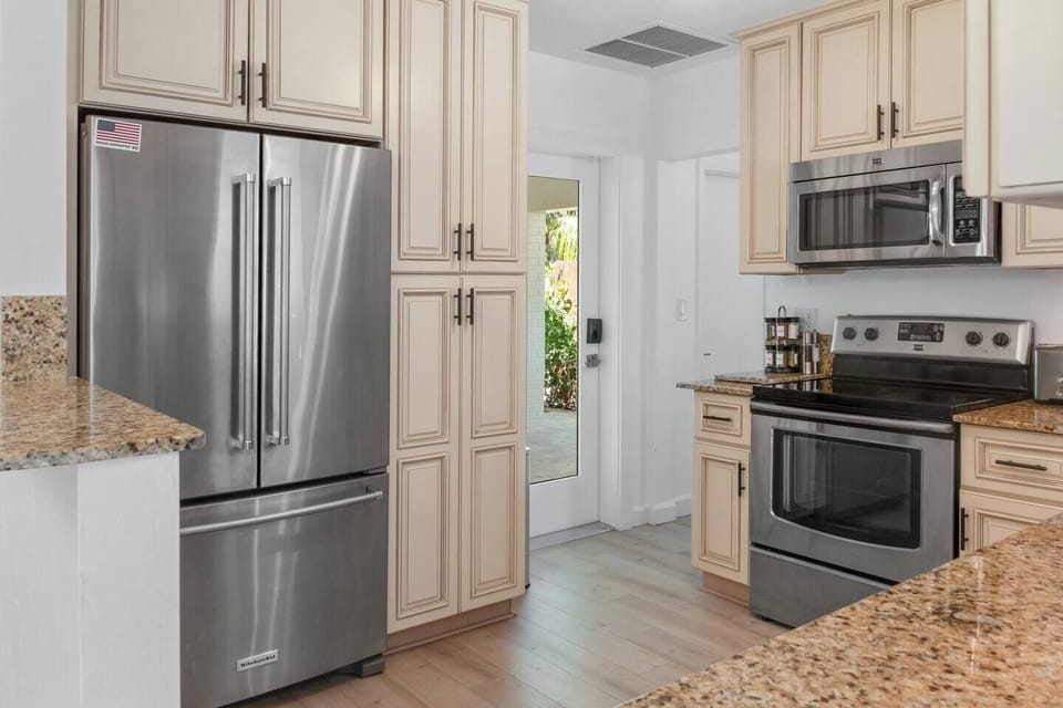 Full kitchen