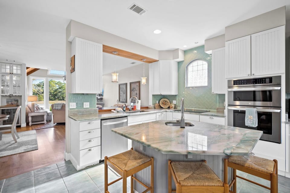 Kitchen with Island Seating