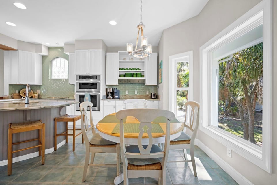 Eat-in Kitchen