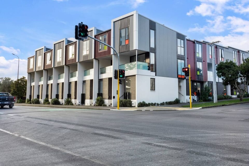 There are many studios in this block.