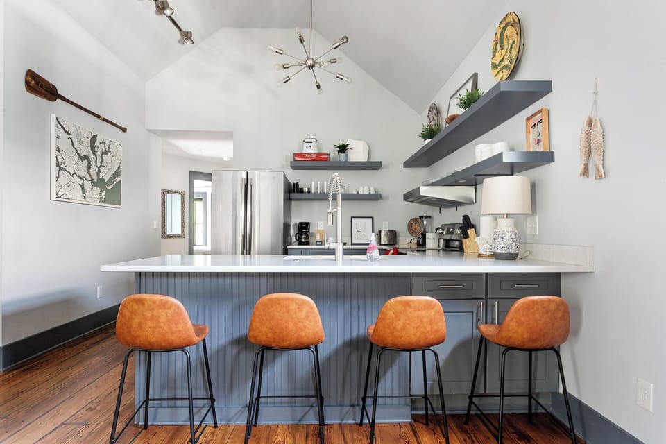 Precious Gem - Suite B | Blocks from King St