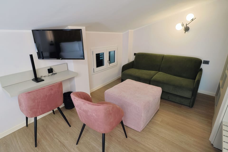 Standard Quadruple Room | In-room safe, desk, soundproofing, iron/ironing board