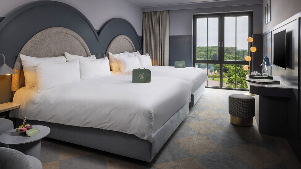 Premium Deluxe Room 4-person (with unlimited theme park admission) | In-room safe, free WiFi, bed sheets