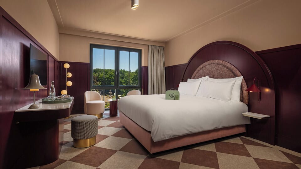 Premium Deluxe Room 5-person (with unlimited theme park admission) | In-room safe, free WiFi, bed sheets