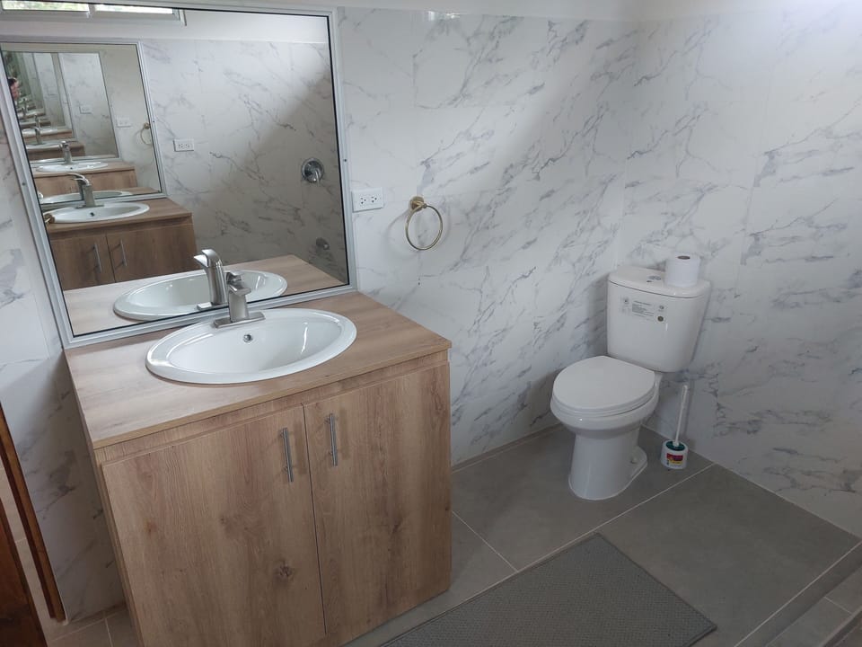 Bathroom of second and third bedrooms