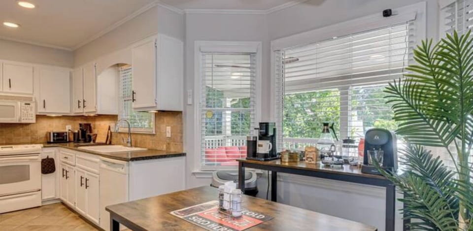 Full coffee bar (multiple machine types) - To be stocked :-)