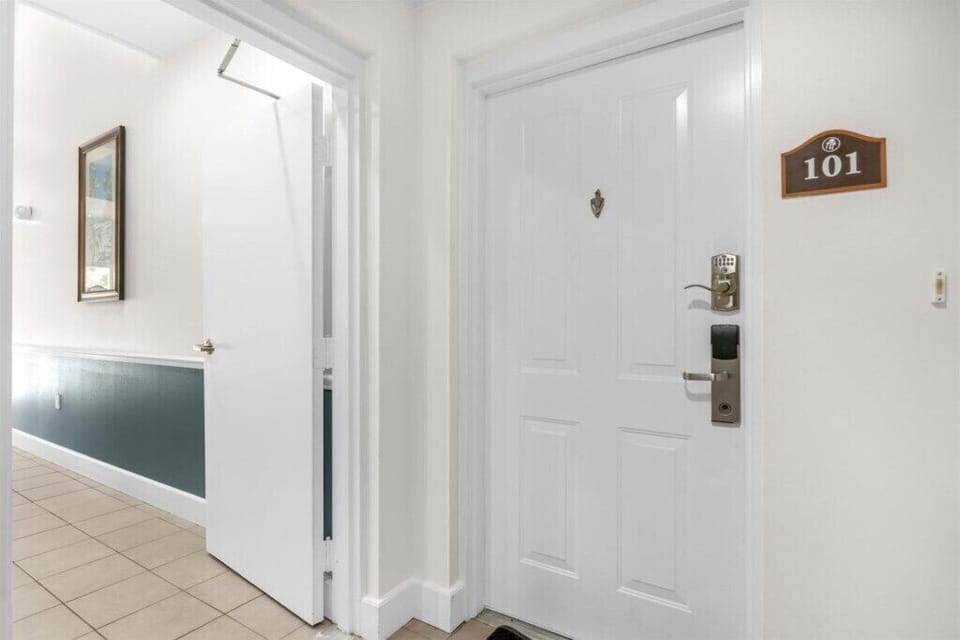 7697 Heritage Court Unit 101 (23).jpg