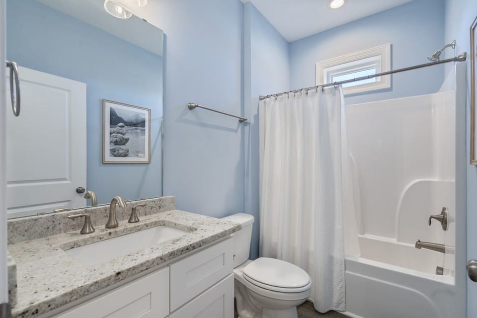 Full Bathroom - Shower and Tub