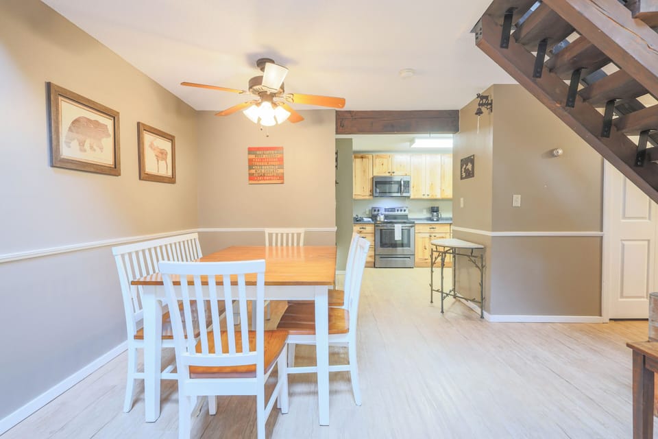 Dining area to hall