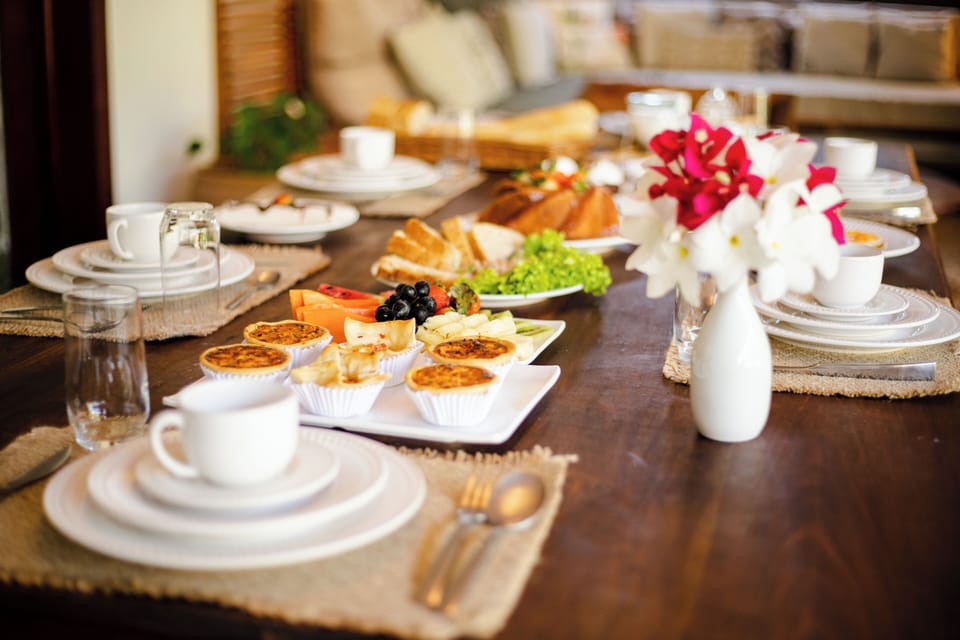 Deluxe Villa | Dining room