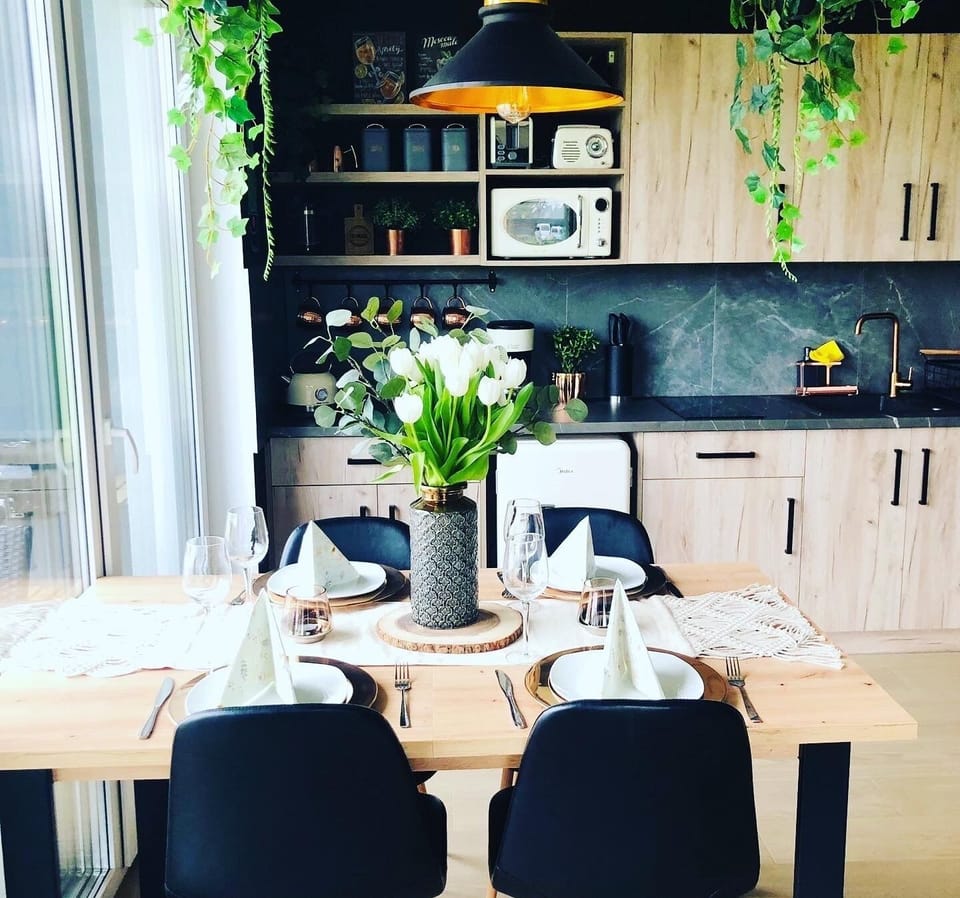 Comfort Chalet | Private kitchen | Fridge, microwave, stovetop, electric kettle
