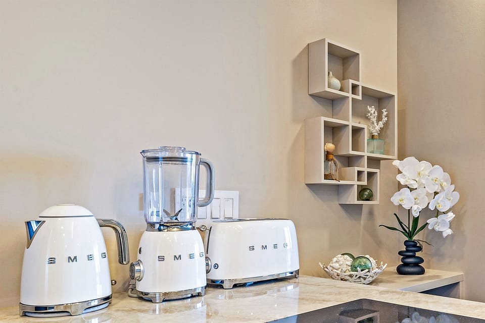 Kitchen: Stylish SMEG appliances and decorative accents elevate your culinary experience.
