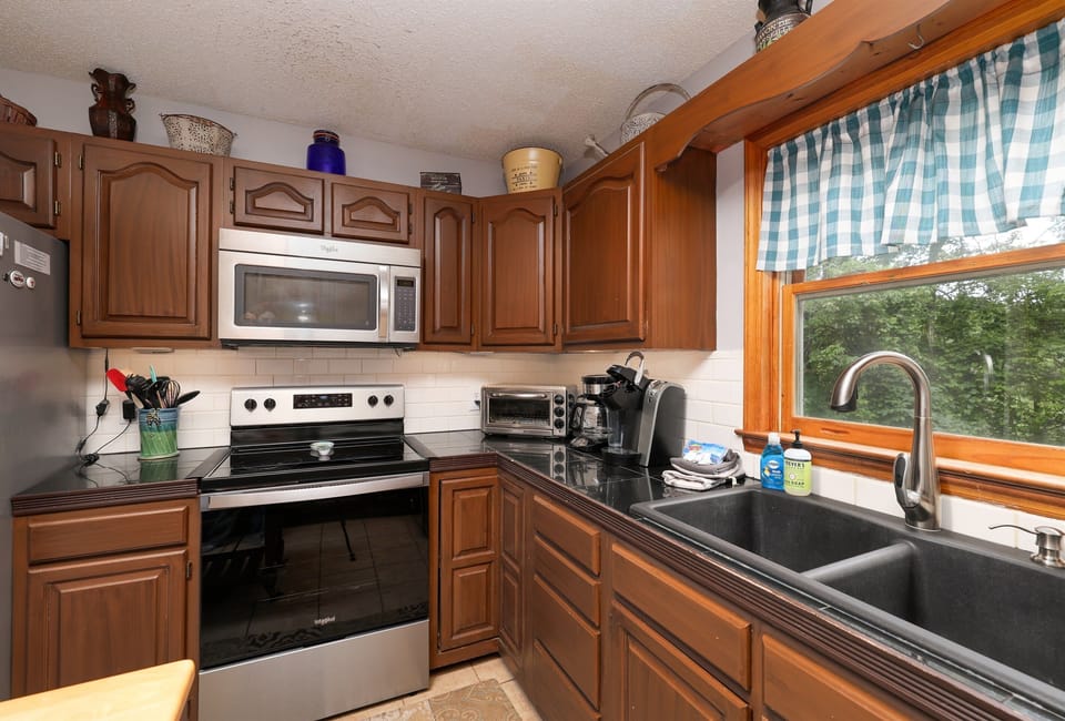 Full kitchen