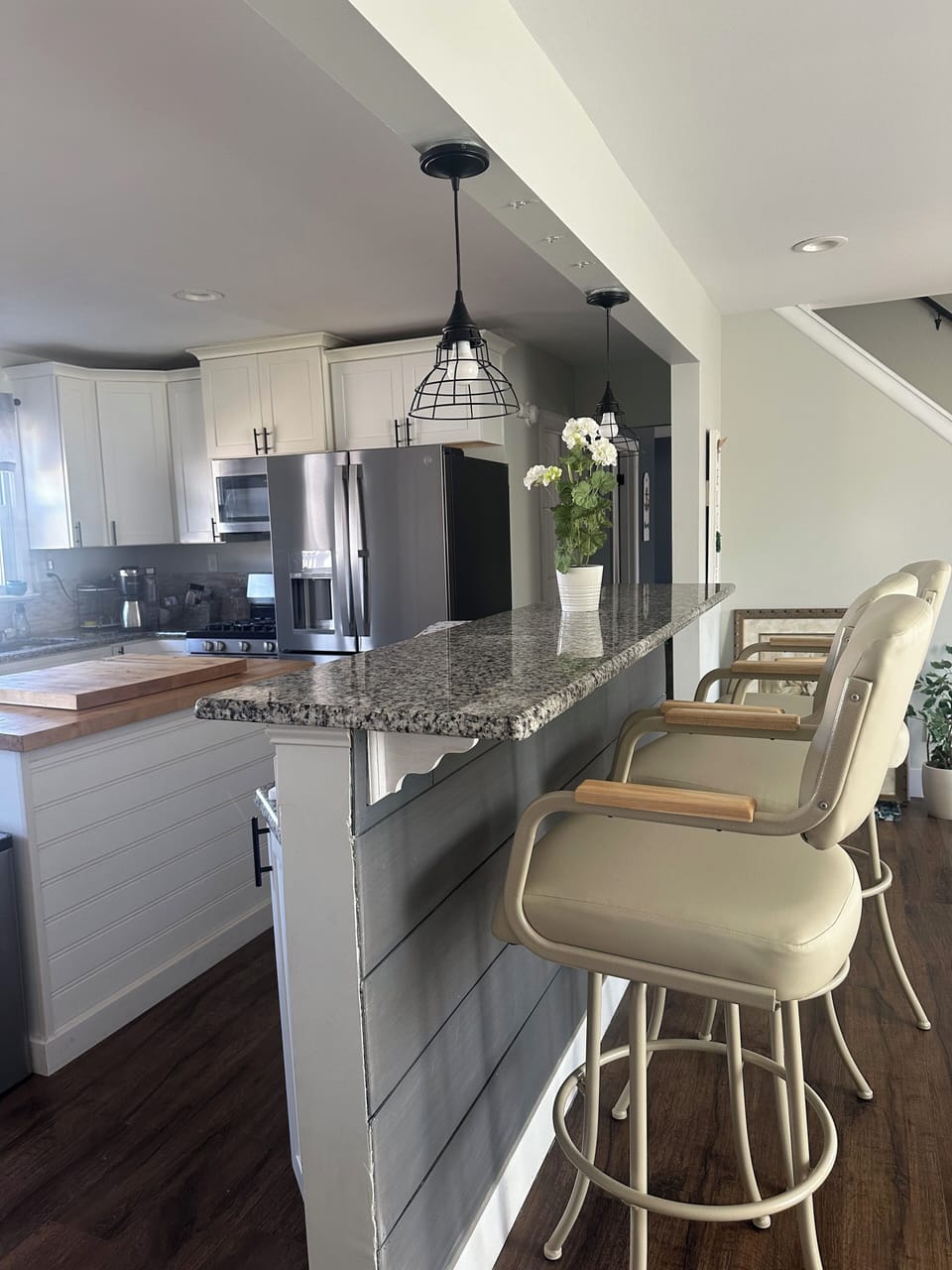 Kitchen and Bar area