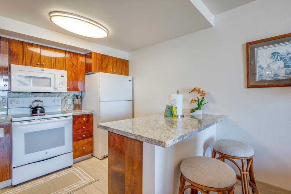 Fully equipped kitchen.