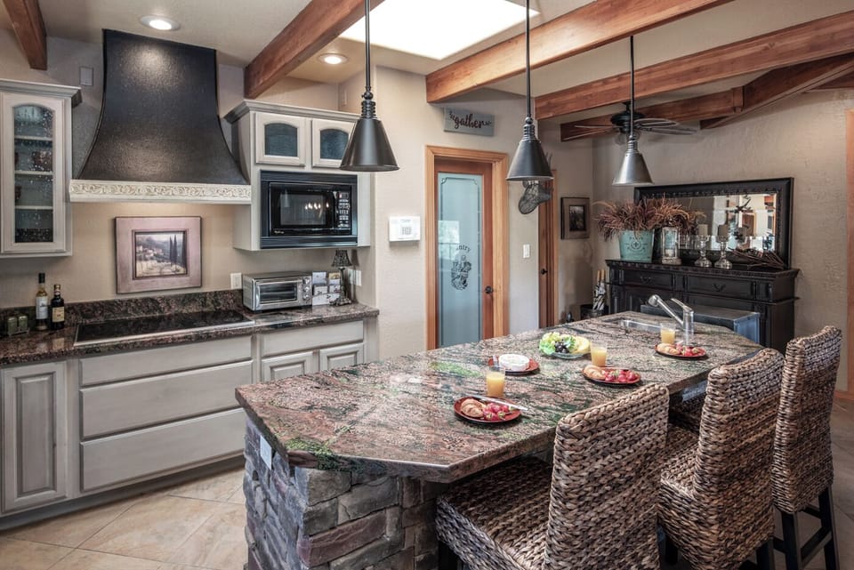 House, Multiple Beds, Jetted Tub, Mountain View (Unit 192) | 3 bedrooms, individually decorated, individually furnished, bed sheets